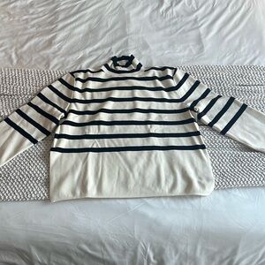 NWOT H&M Turtlneck Sweater with split side hems